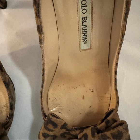 Manolo Blahnik Leopard print suede Bow heels - Picture 2 of 11